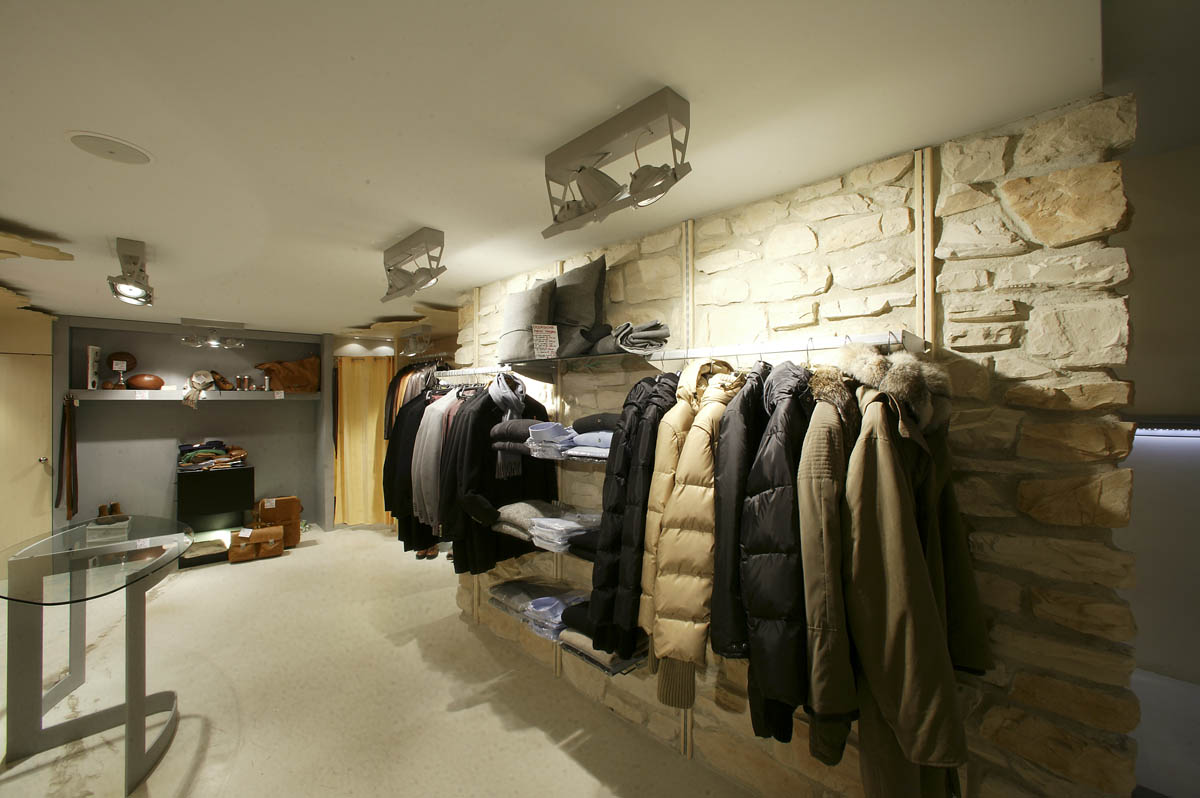 arredamento negozio abbigliamento Udine