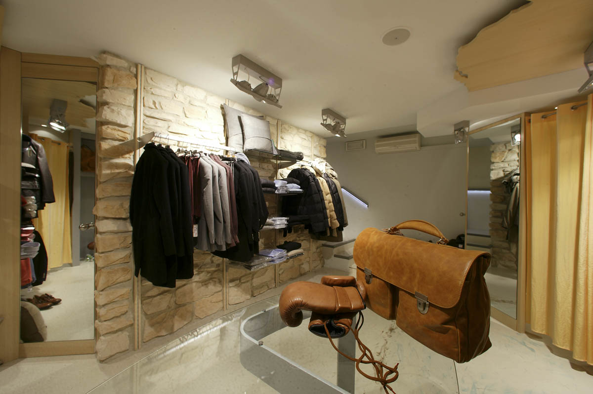 arredamento negozio abbigliamento Udine