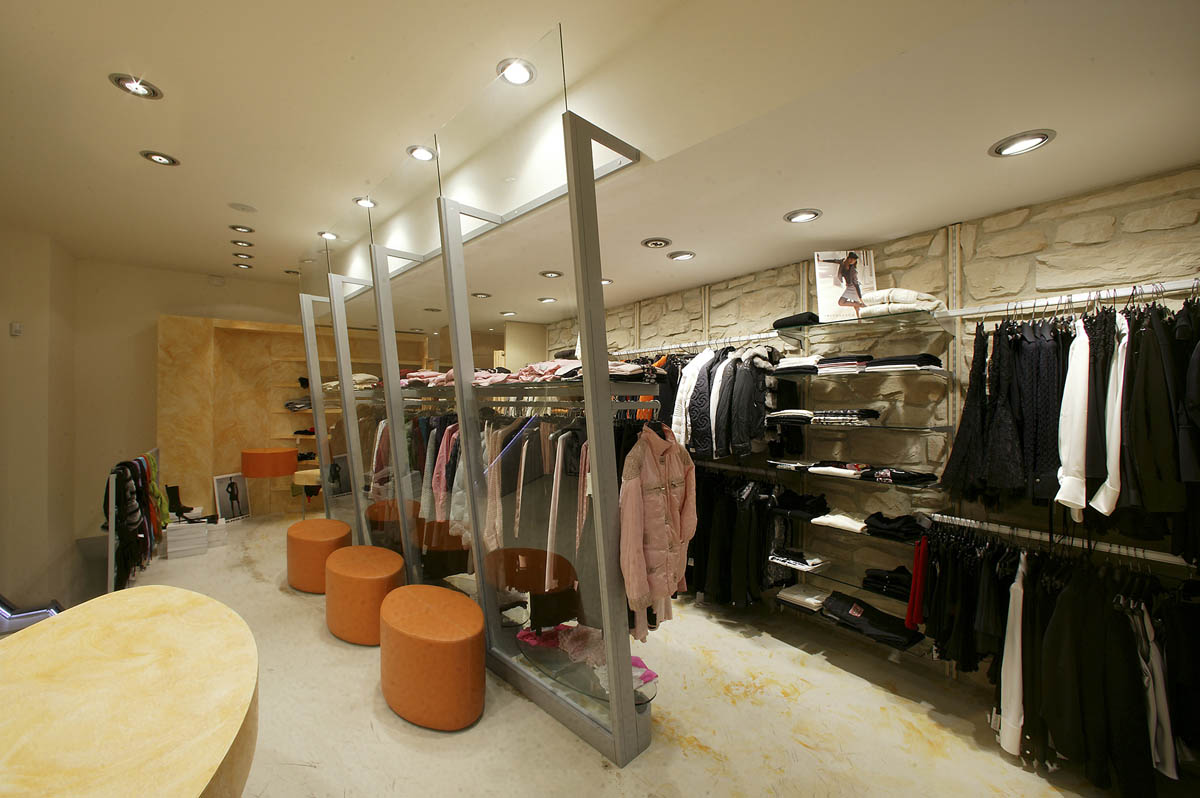 arredamento negozio abbigliamento Udine
