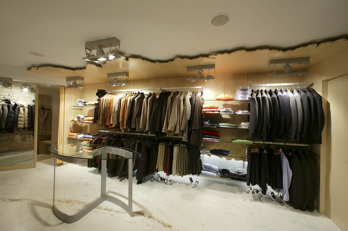 arredamento negozio abbigliamento Udine