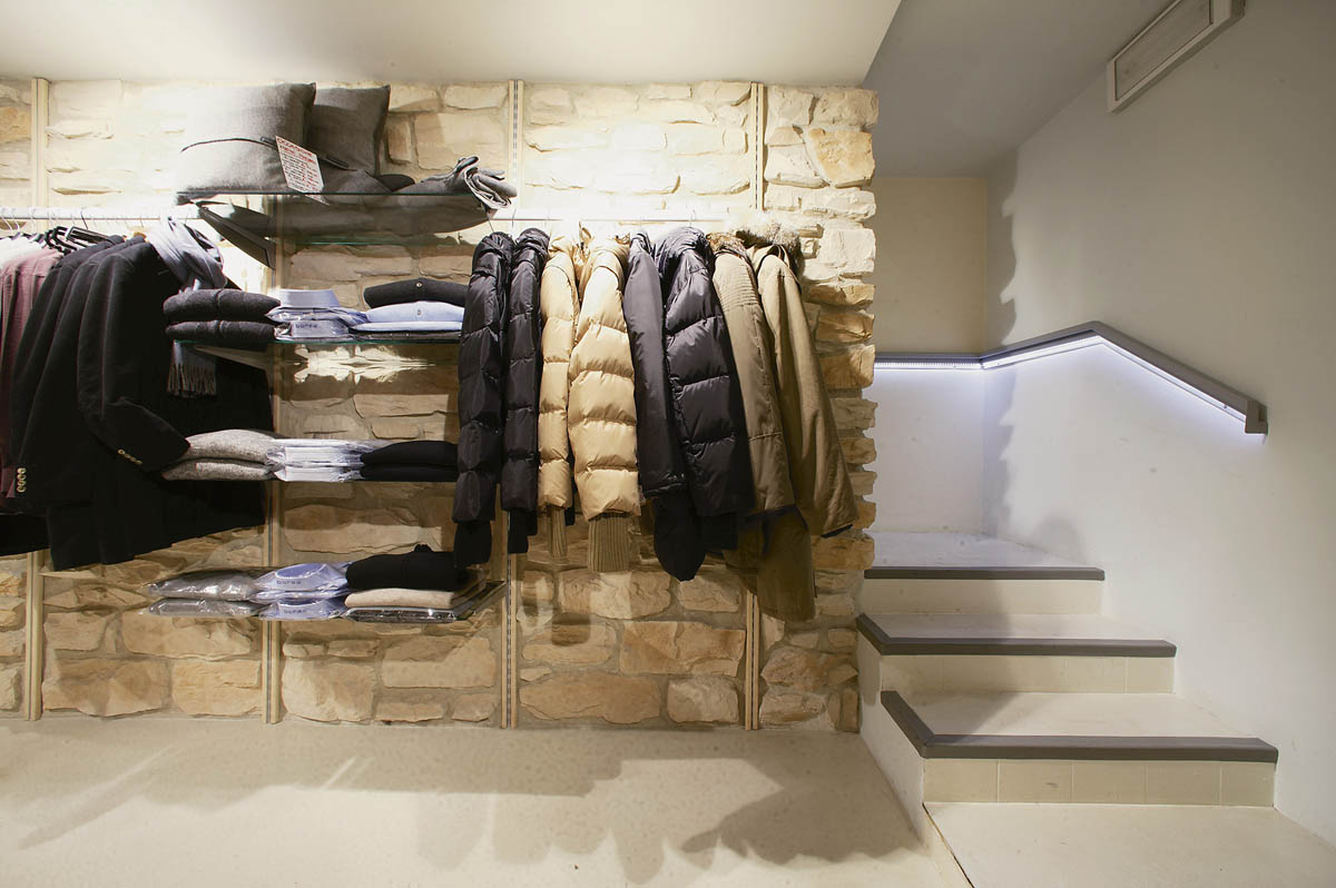 arredamento negozio abbigliamento Udine